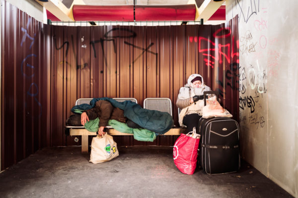 Obdachlose im Bahnhof Schloßstraße U9