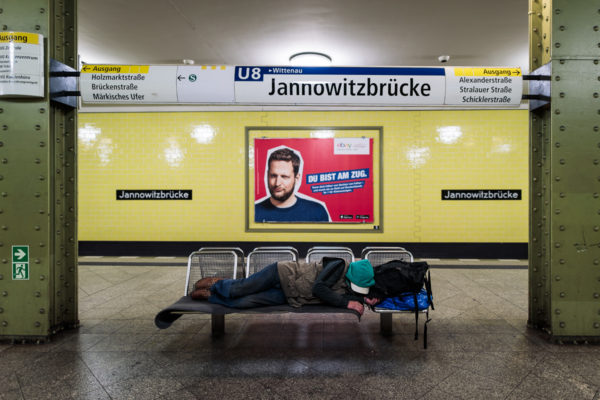 Obdachloser im Bahnhof Jannowitzbrücke U8