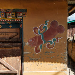 Penis Wandbild in Bhutan