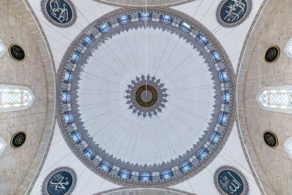Kuppel der Yavuz Sultan Selim Moschee (Yavuz Selim Camii) in Istanbul