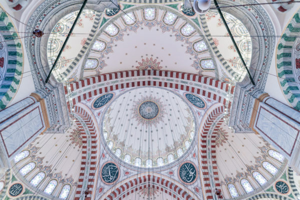 Kuppel der Fatih Sultan Mehmet Moschee (Fatih Sultan Mehmet Camii) in Istanbul