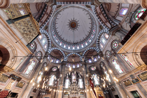 Kuppel der Laleli Moschee (Laleli Camii) in Istanbul